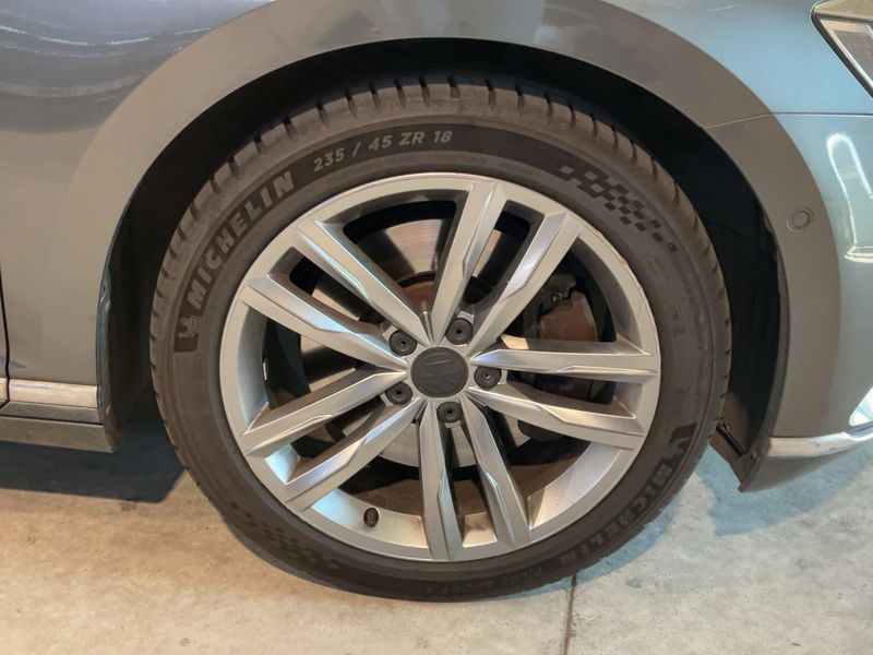 Volkswagen Passat 2.0 TDI Carat Edition 4Motion BlueMotion Tech 2015 – снимка 11