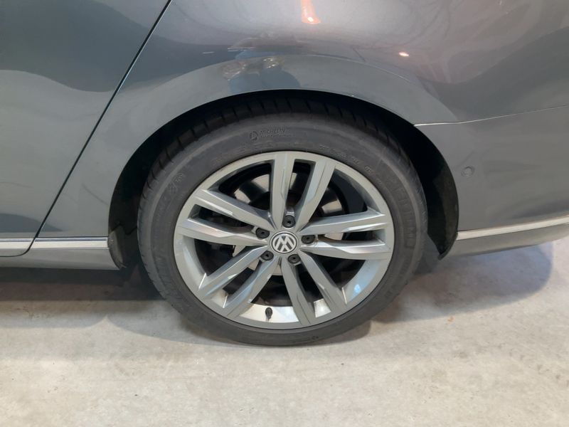 Volkswagen Passat 2.0 TDI Carat Edition 4Motion BlueMotion Tech 2015 – снимка 5