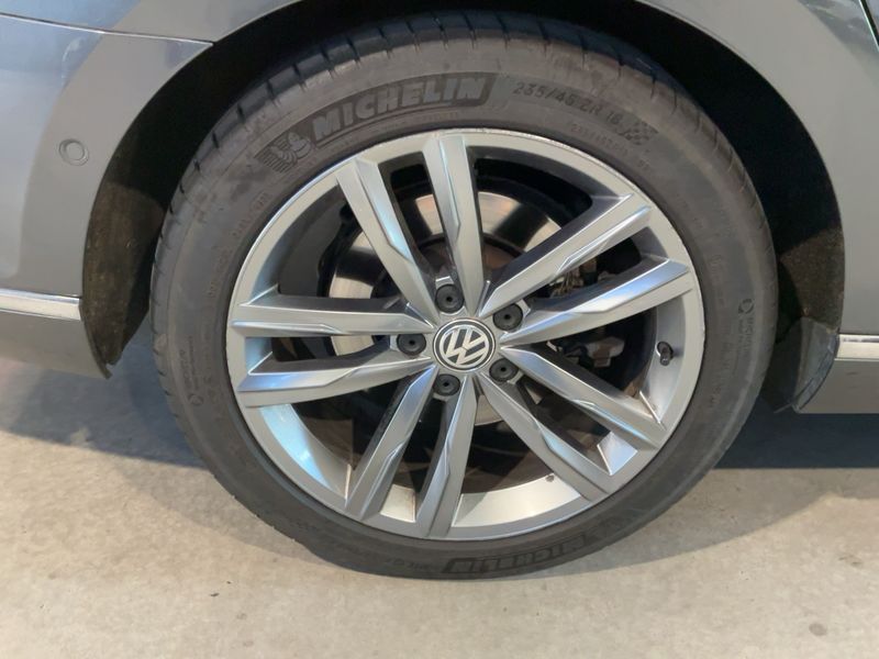 Volkswagen Passat 2.0 TDI Carat Edition 4Motion BlueMotion Tech 2015 – снимка 9