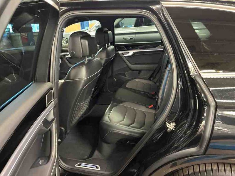Volkswagen Touareg 3.0 V6 TDI R-Line 4Motion — zdjęcie 12