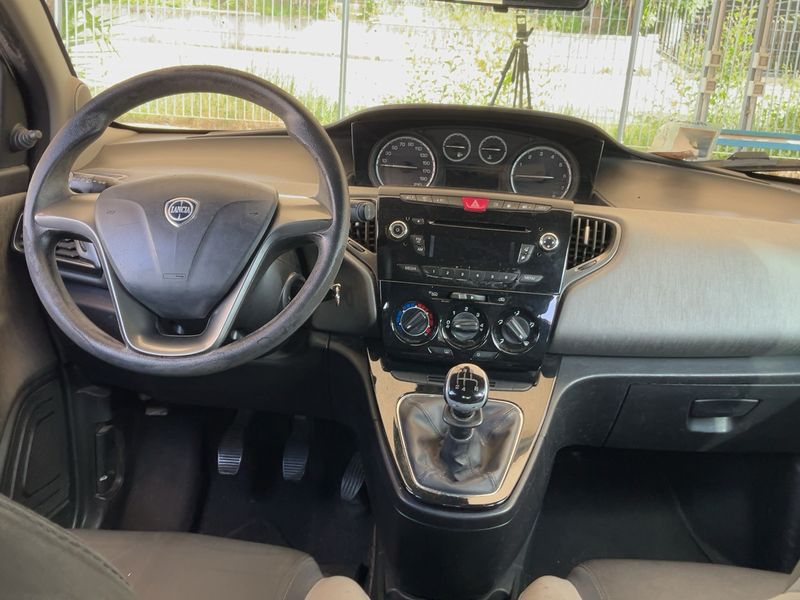 Lancia Ypsilon 1.2 GPL Silver — zdjęcie 12