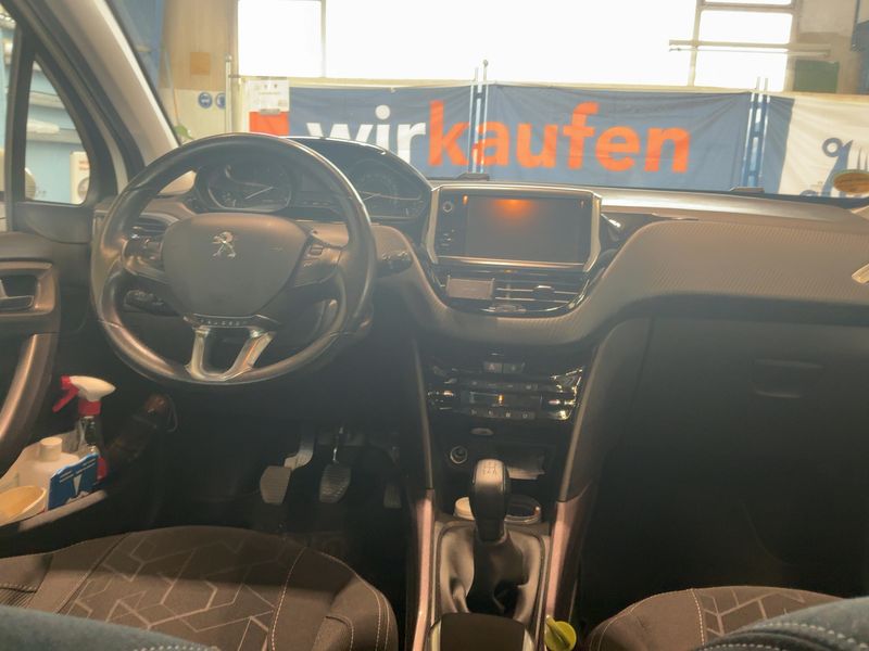 Peugeot 2008 1.6 Blue-HDi Active — zdjęcie 12