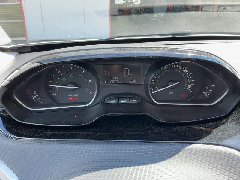 Peugeot 2008 1.6 Blue-HDi Active — zdjęcie 13