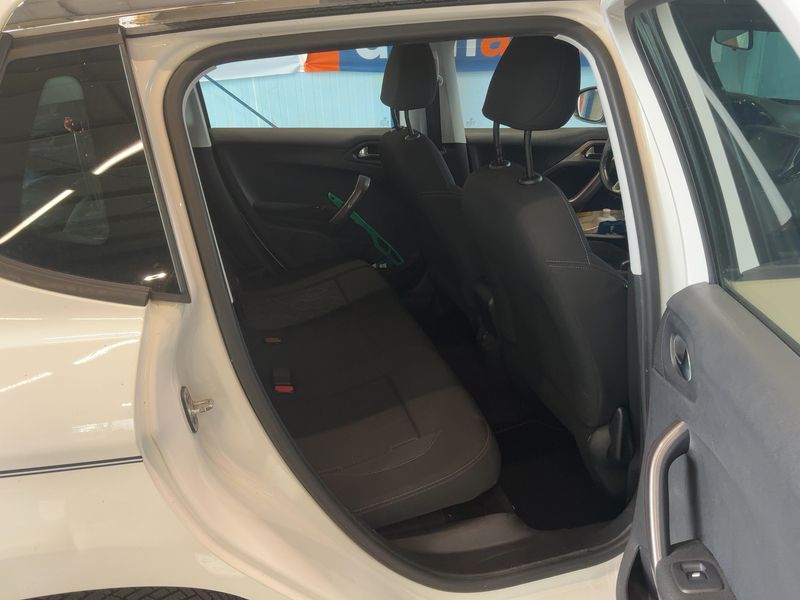 Peugeot 2008 1.6 Blue-HDi Active — zdjęcie 14