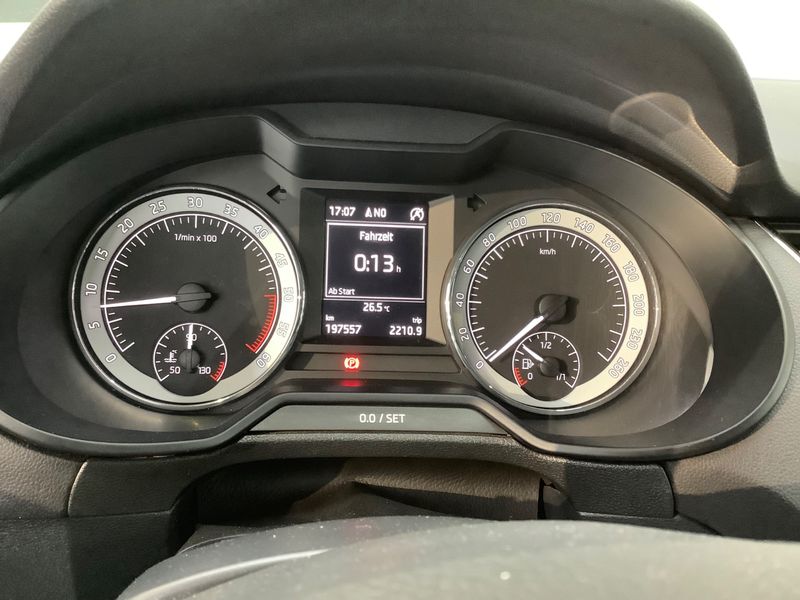 Skoda Octavia 1.6 TDI Edition — zdjęcie 13