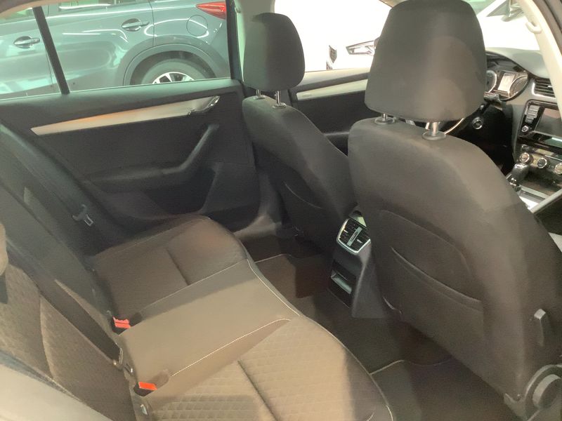 Skoda Octavia 1.6 TDI Edition — zdjęcie 14