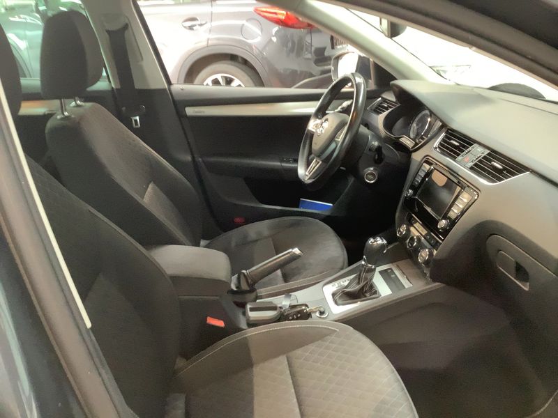 Skoda Octavia 1.6 TDI Edition — zdjęcie 11
