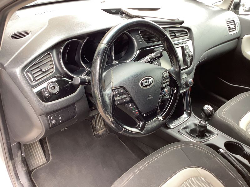 Kia cee'd 1.6 CRDi Active — zdjęcie 13