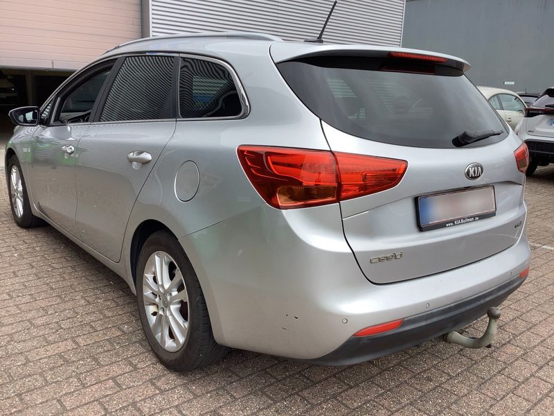 Kia cee'd 1.6 CRDi Active — zdjęcie 3