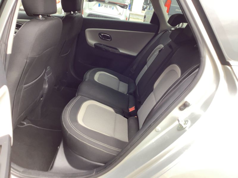 Kia cee'd 1.6 CRDi Active — zdjęcie 14