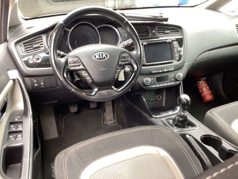 Kia cee'd 1.6 CRDi Active — zdjęcie 12