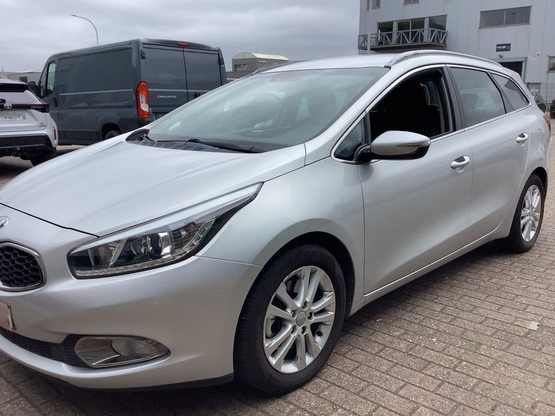 Kia cee'd 1.6 CRDi Active — zdjęcie 2