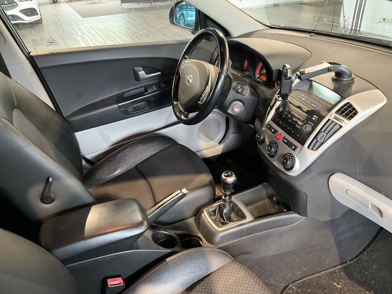 Kia cee'd 1.4 EX — zdjęcie 3