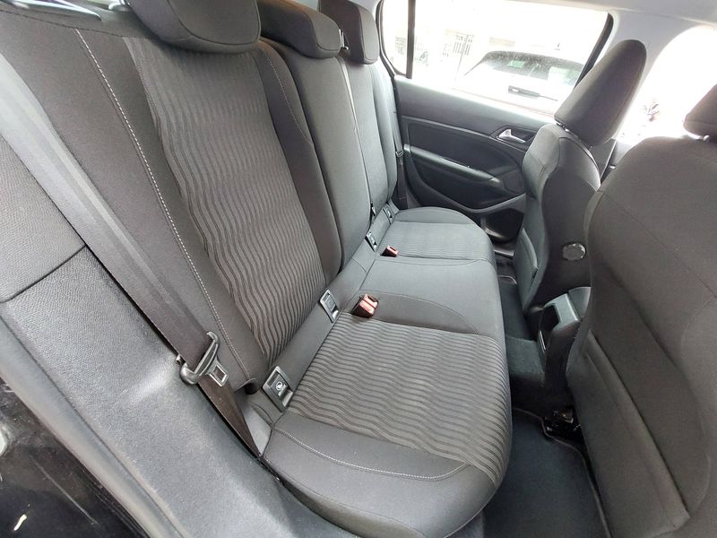 Peugeot 308 1.6 Blue-HDi Active — zdjęcie 13