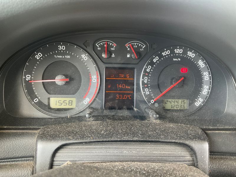 Skoda Superb 1.9 TDI Elegance — zdjęcie 4