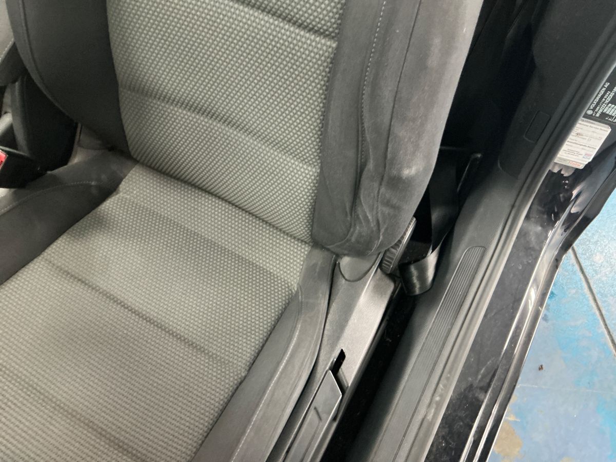 Volkswagen Golf 2011 — photo 41