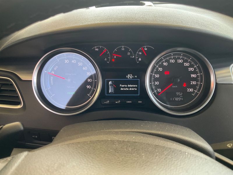 Peugeot 508 2.0 HDi Hybrid4 RXH — zdjęcie 13