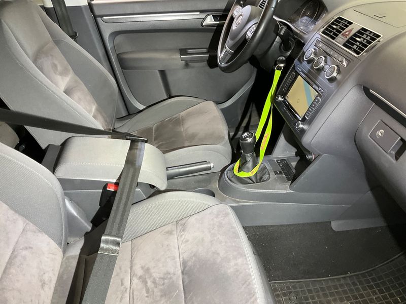 Volkswagen Touran 2.0 TDI Highline 2013 – снимка 30