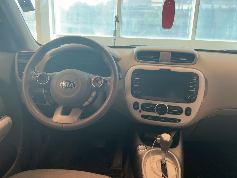 Kia Soul electric drive 81 kW EV — zdjęcie 12