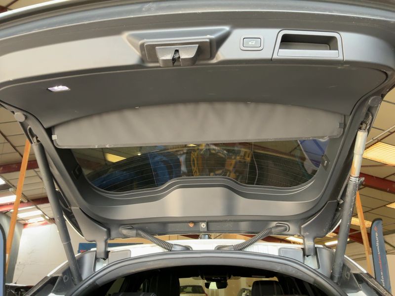 Land Rover Range Rover Velar 2.0 Diesel SE R-Dynamic — zdjęcie 10