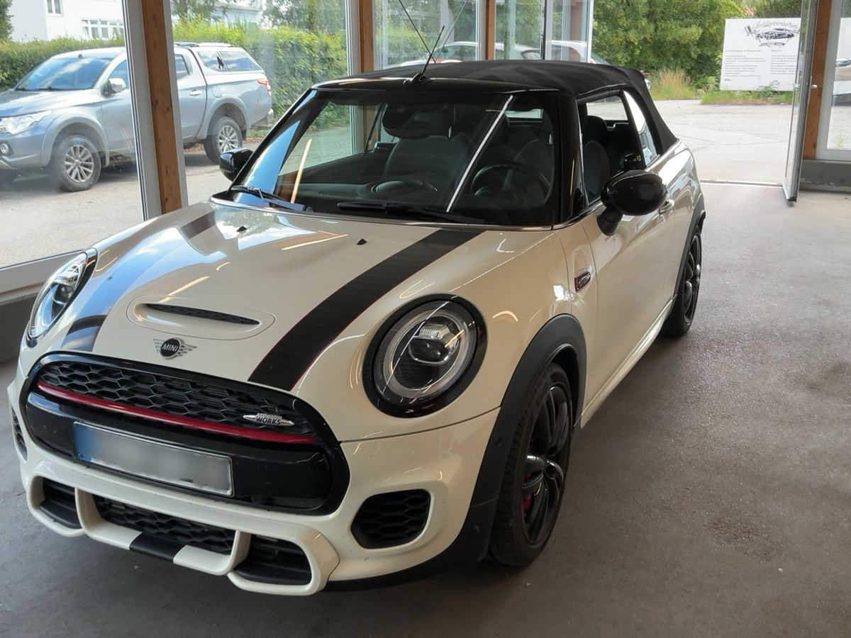 MINI Cabrio 2020 — photo 1