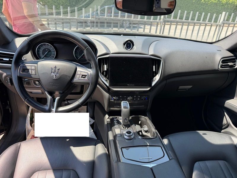 Maserati Ghibli 2.0 Turbo Mild-Hybrid GT — zdjęcie 11