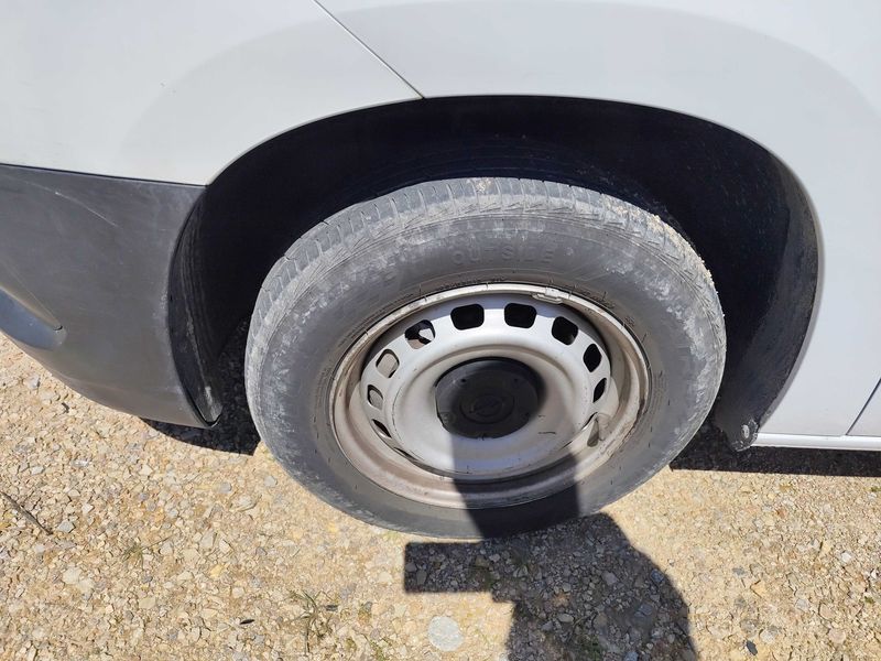 Opel Combo 1.5 CDTI Express — zdjęcie 18