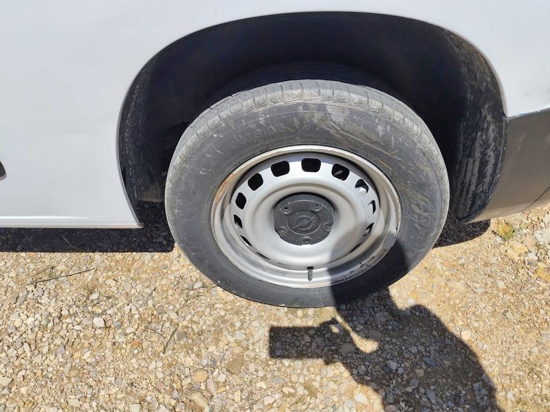 Opel Combo 1.5 CDTI Express — zdjęcie 17