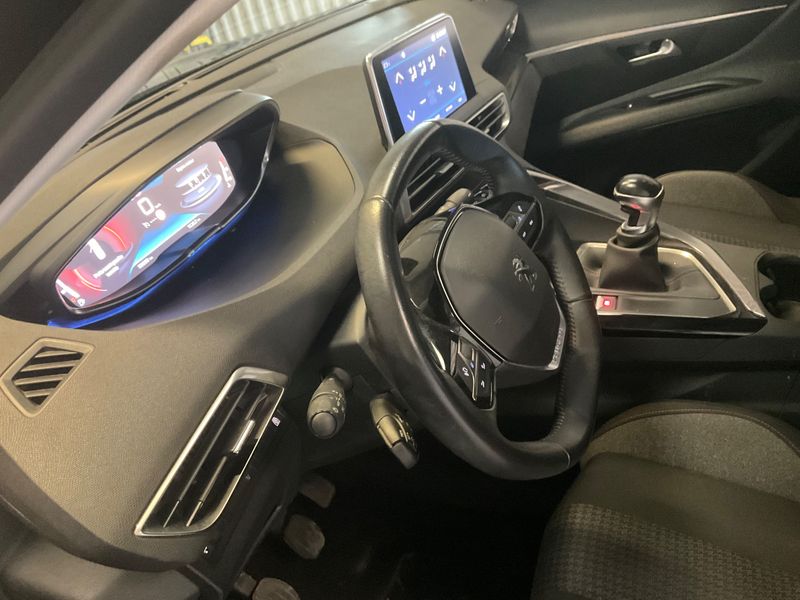 Peugeot 5008 1.2 PureTech Style 2020 – снимка 31