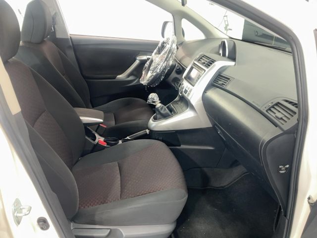 Toyota Verso 1.8 Comfort — zdjęcie 11