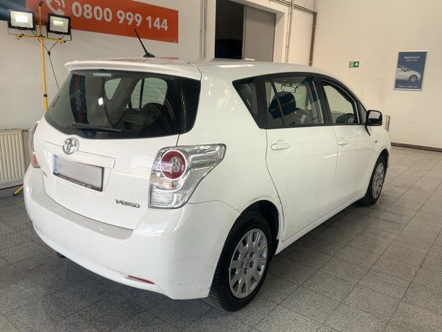 Toyota Verso 1.8 Comfort — zdjęcie 6