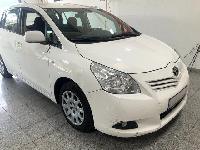 Toyota Verso 1.8 Comfort — zdjęcie 8
