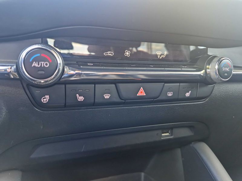 Mazda 3 2.0 Skyactiv-G Mild-Hybrid Selection — zdjęcie 20