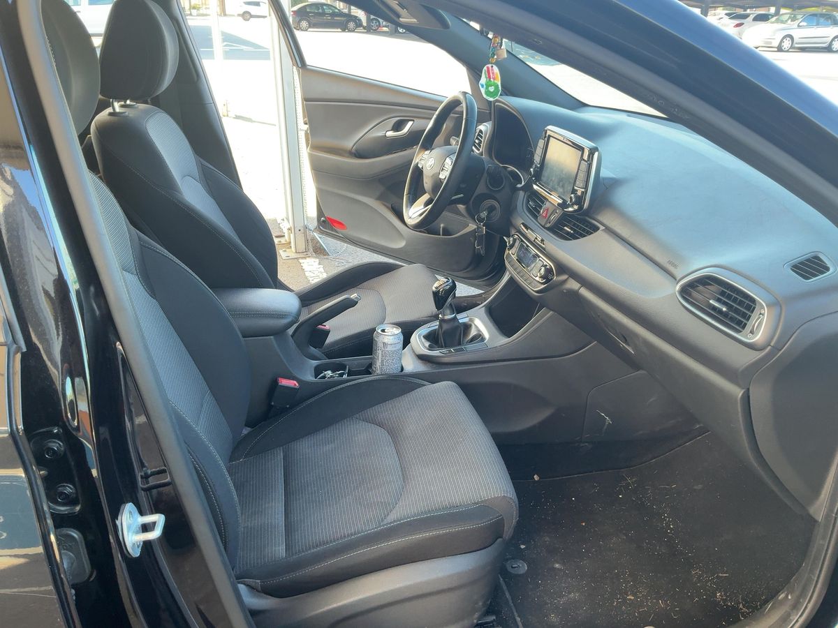 Hyundai i30 2019 — photo 17