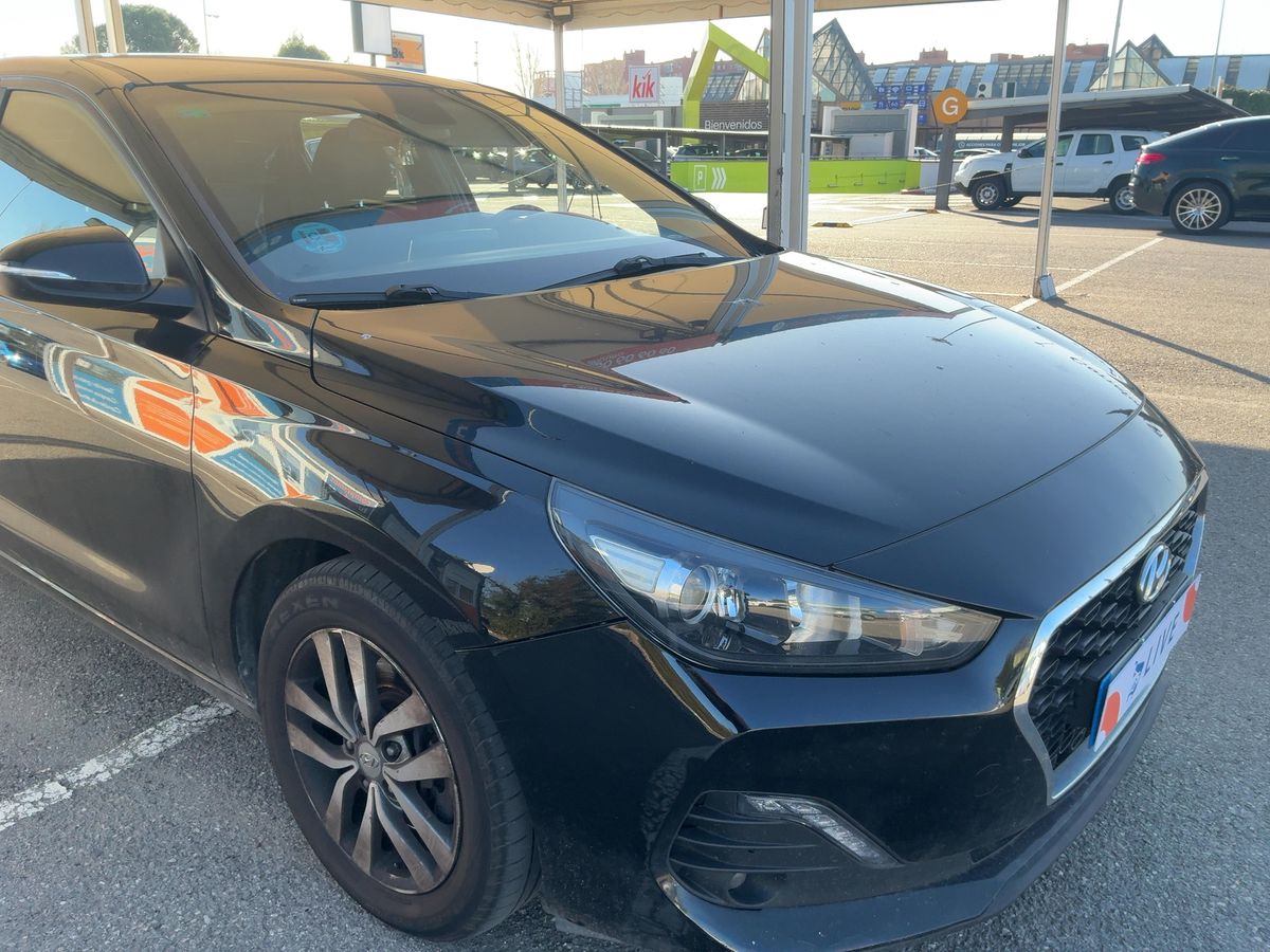 Hyundai i30 2019 — photo 13