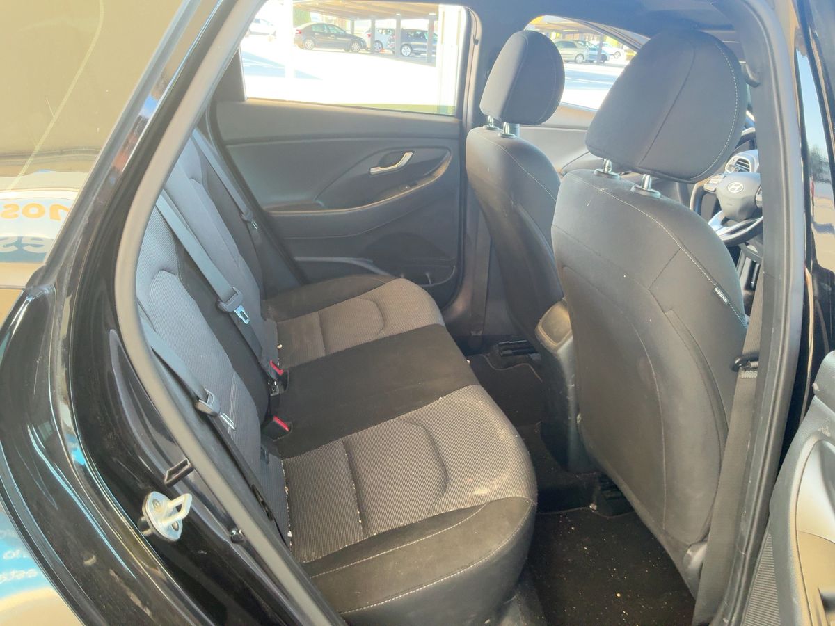Hyundai i30 2019 — photo 20