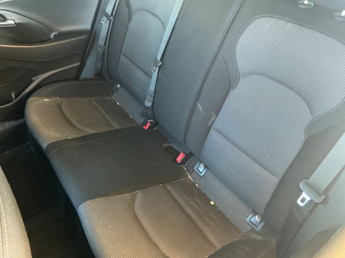Hyundai i30 2019 — photo 31