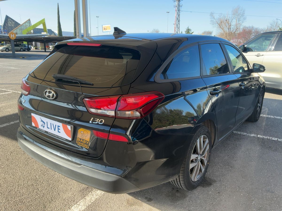 Hyundai i30 2019 — photo 9