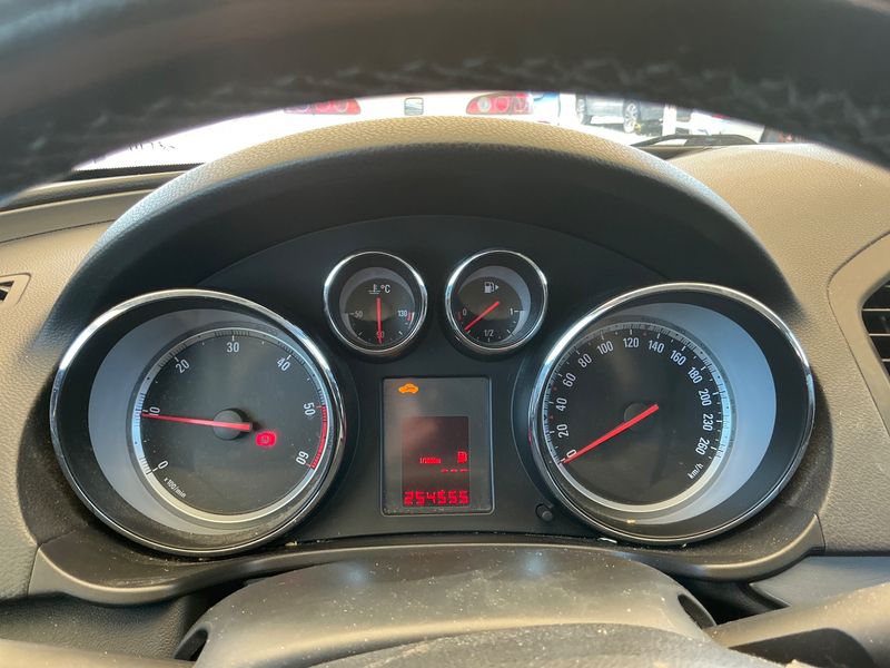 Opel Insignia 2.0 CDTI Edition — zdjęcie 4