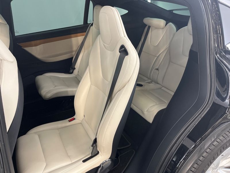 Tesla Model X Long Range — zdjęcie 8