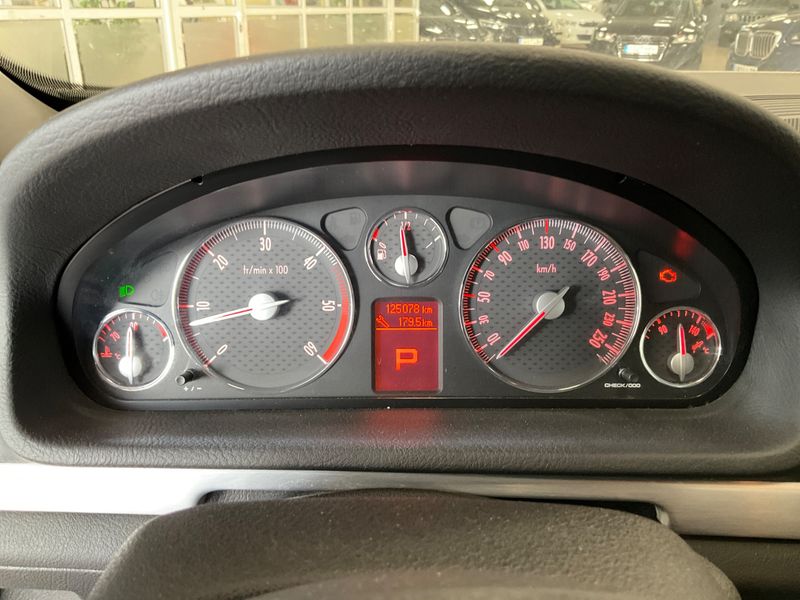 Peugeot 407 2.7 HDi Pack — zdjęcie 4
