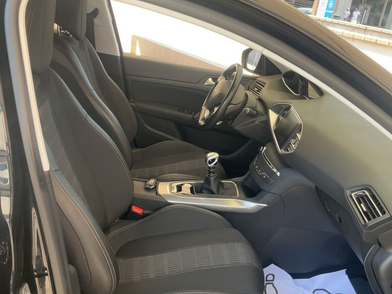 Peugeot 308 1.5 Blue-HDi Allure 2018 – снимка 16