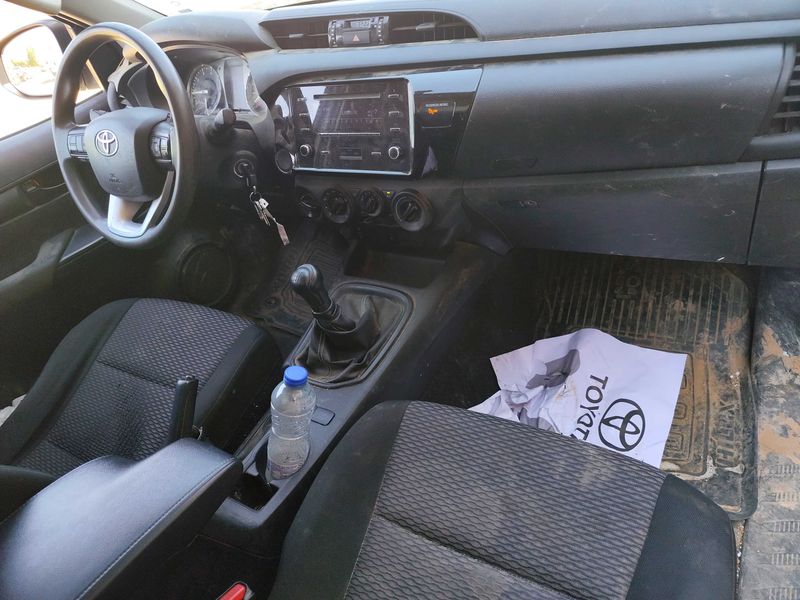 Toyota Hilux 2.4 D-4D Cabina Sencilla GX 4x4 — zdjęcie 11