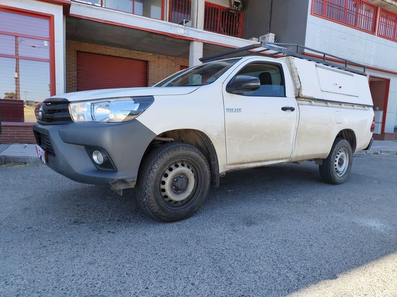 Toyota Hilux 2.4 D-4D Cabina Sencilla GX 4x4