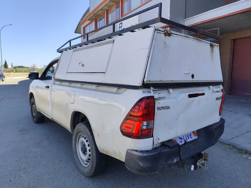 Toyota Hilux 2.4 D-4D Cabina Sencilla GX 4x4 — zdjęcie 3