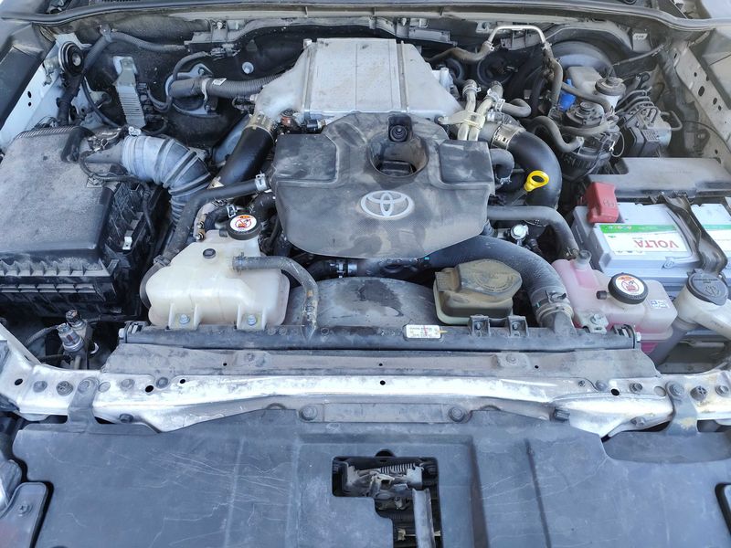 Toyota Hilux 2.4 D-4D Cabina Sencilla GX 4x4 — zdjęcie 8