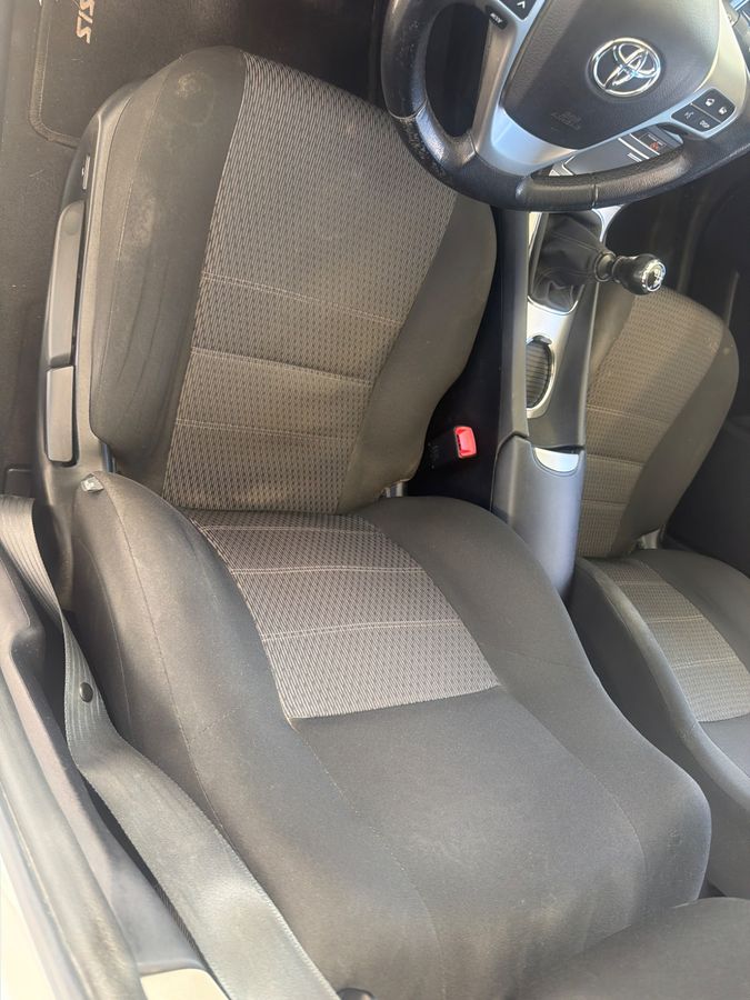Toyota Avensis 2015 — photo 40