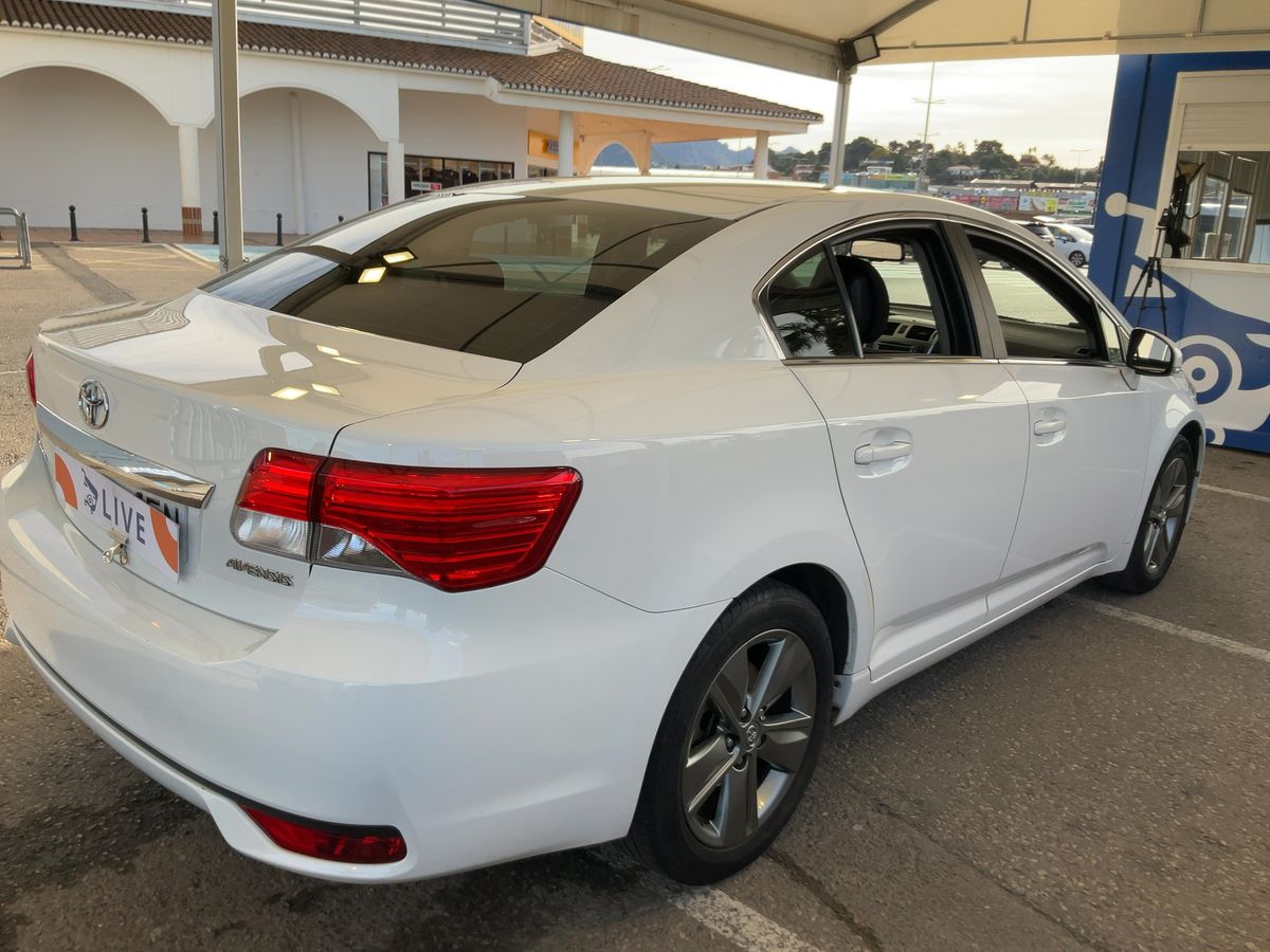 Toyota Avensis 2015 — photo 9