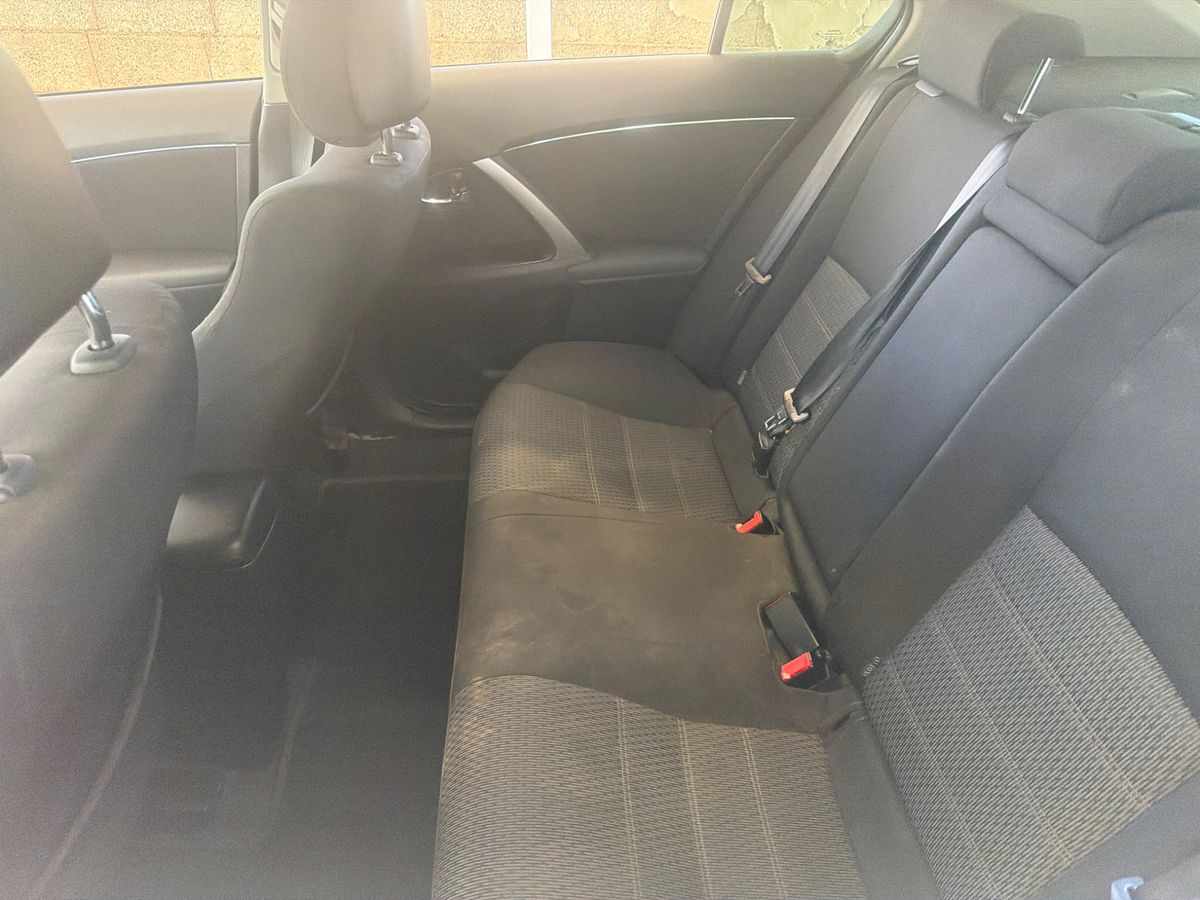 Toyota Avensis 2015 — photo 34