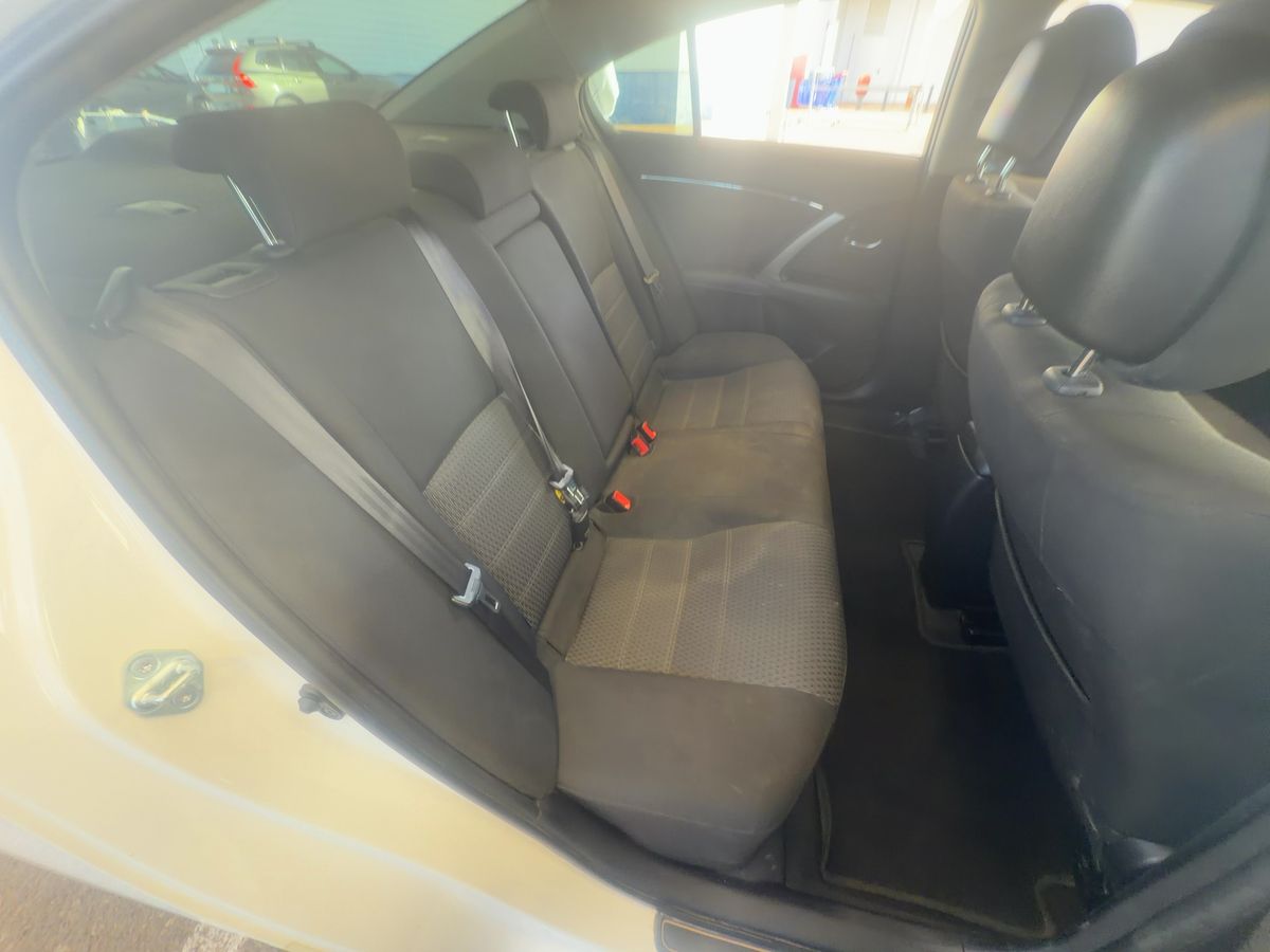 Toyota Avensis 2015 — photo 20